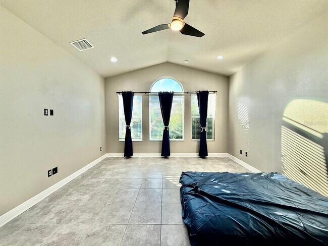 Building Photo - 6414 Salt Creek Ave