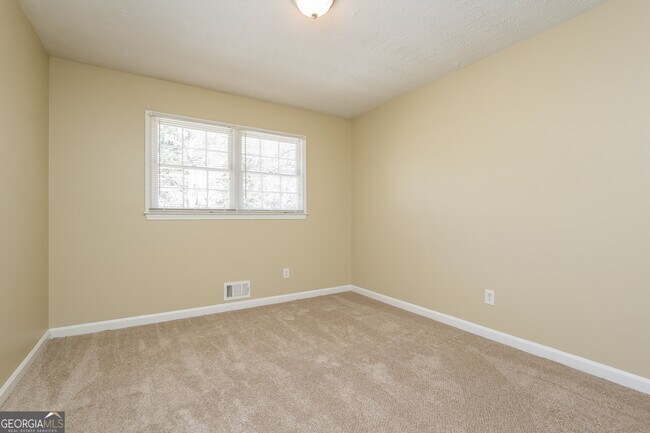 Building Photo - 6471 Chickasaw Dr