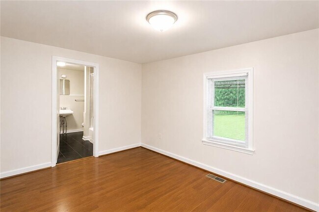 Building Photo - 1360 Cunningham Rd SW