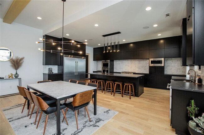 Building Photo - 4205 S Watercrest Dr