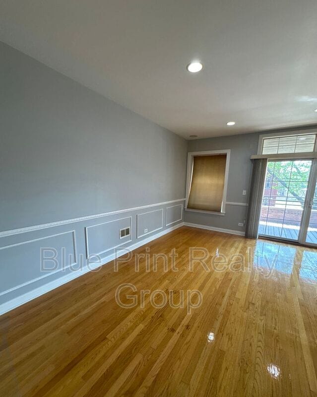 Building Photo - 1540 E 67th Pl