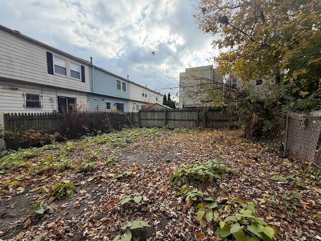 Building Photo - 83 Wilkinson Ave