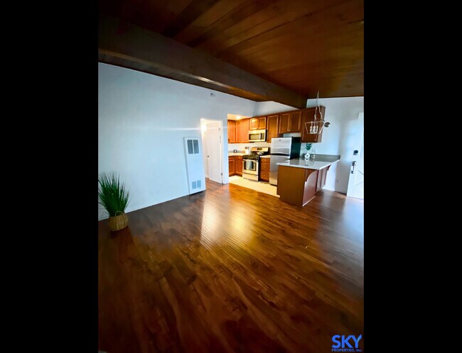 Building Photo - 1622 Armacost Ave