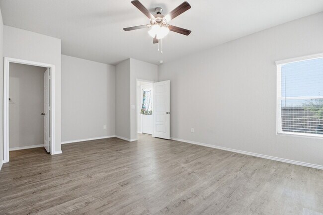 Building Photo - "Charming 3-Bedroom Retreat with 2 Baths in the Heart of New Braunfels!"