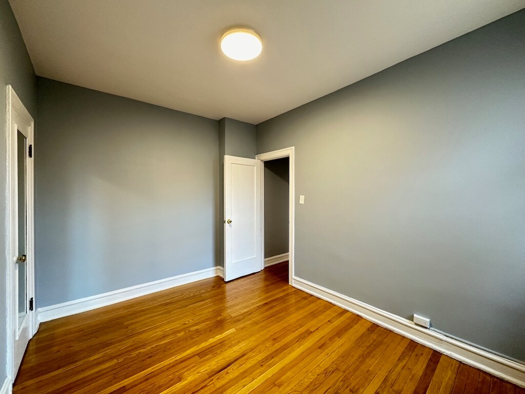 Building Photo - 1369 W Estes Ave