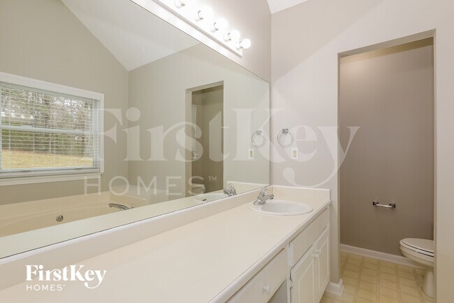 Building Photo - 205 Lakefront Dr