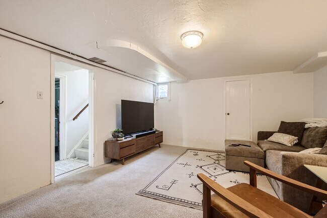 Building Photo - Welcome Home! Beautiful house in Littleton!