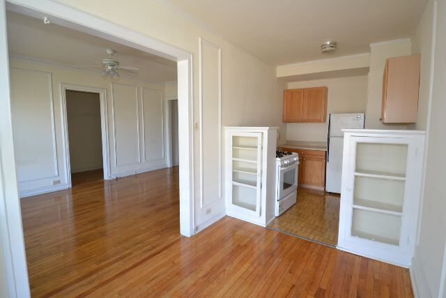 Building Photo - 1211 W Elmdale Ave