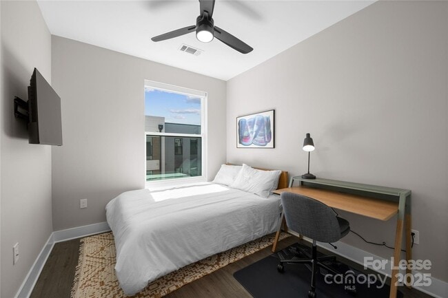 Building Photo - 110 Razades Wy