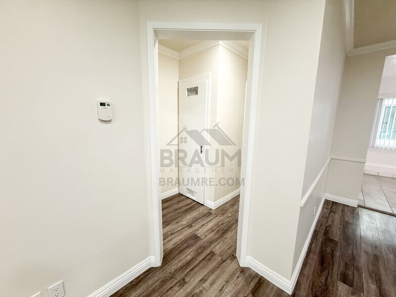 Building Photo - 5917 Laurel Canyon Blvd