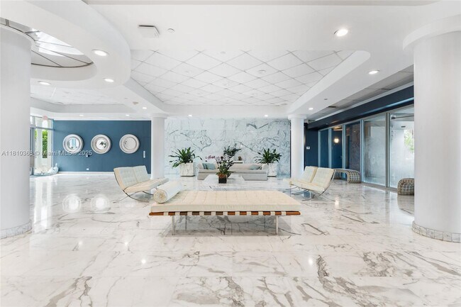 Building Photo - 5055 Collins Ave