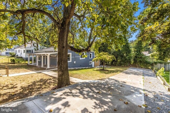 Building Photo - 404 Cedarleaf Ave