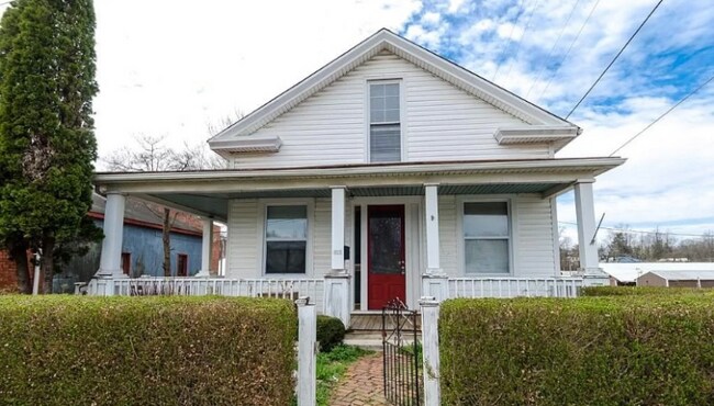 Building Photo - 301 S Main St