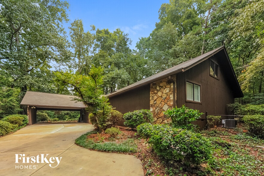 Building Photo - 1829 E Gate Dr