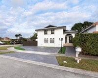 Building Photo - 9901 SW 136th Ct