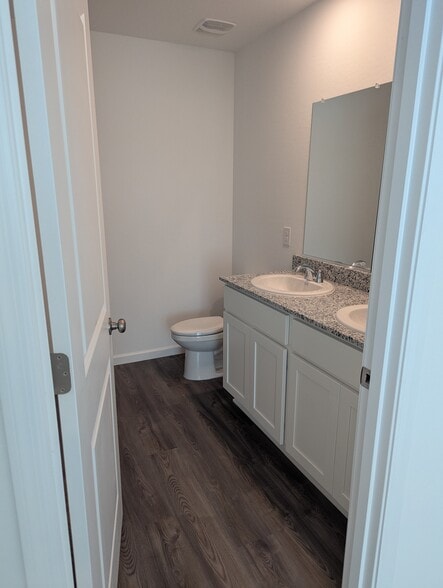 Building Photo - 733 Dylan Ct