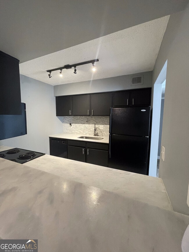 Building Photo - 1404 Huntingdon Chase