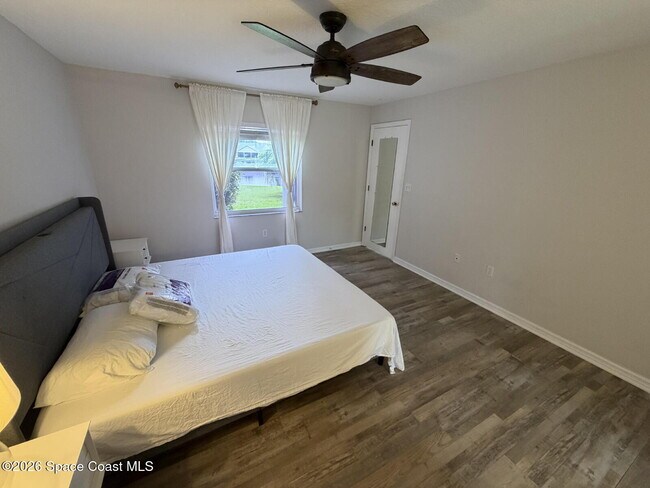 Building Photo - 1305 Ambra Dr