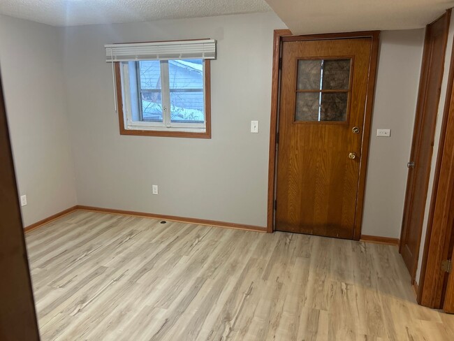 Building Photo - Charming 4-Bedroom 2 Bathroom Home in Whit...