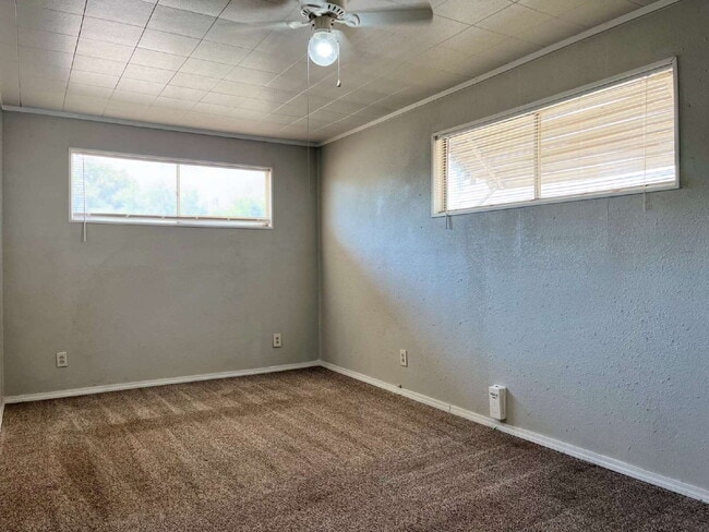 Building Photo - Charming 3 bedroom, 1.5 bathroom!