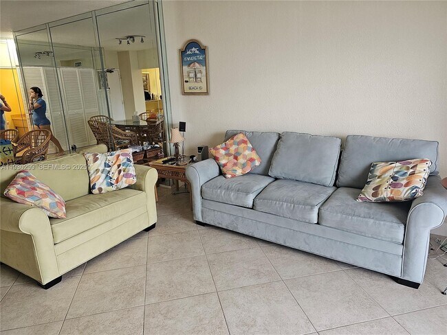 Building Photo - 1980 S Ocean Dr