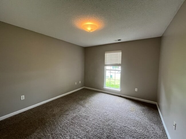 Building Photo - Renovated 2 Bedroom 2 Bath Home for Rent!!...
