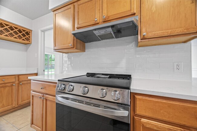 Building Photo - 22206 Red River Dr