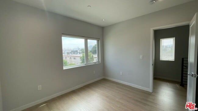 Building Photo - 5226 Satsuma Ave