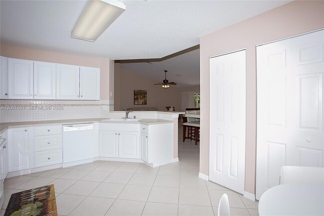 Building Photo - 4104 Pine Ridge Ln