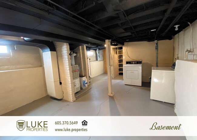 Building Photo - 205 1/2 N French Ave-
