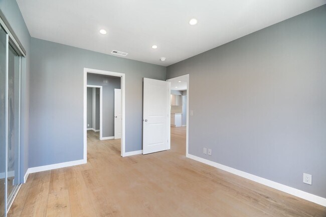Building Photo - 1049 W 62nd St