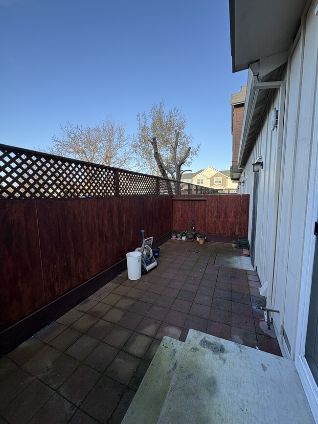 Building Photo - 488 Palmilla Pl