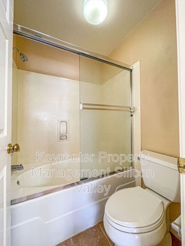 Building Photo - 362 Flower Ln