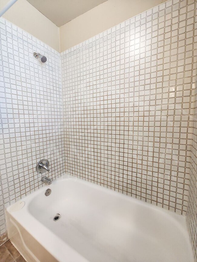 Building Photo - Vintage, Taylorsville 3 bedroom home room ...