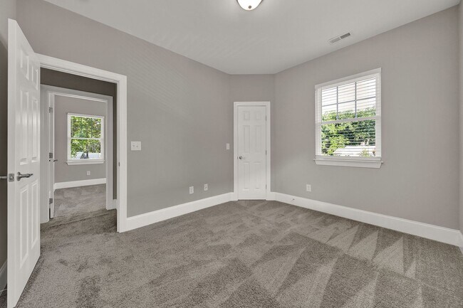 Building Photo - Two Story Cottage In Historic Waxhaw