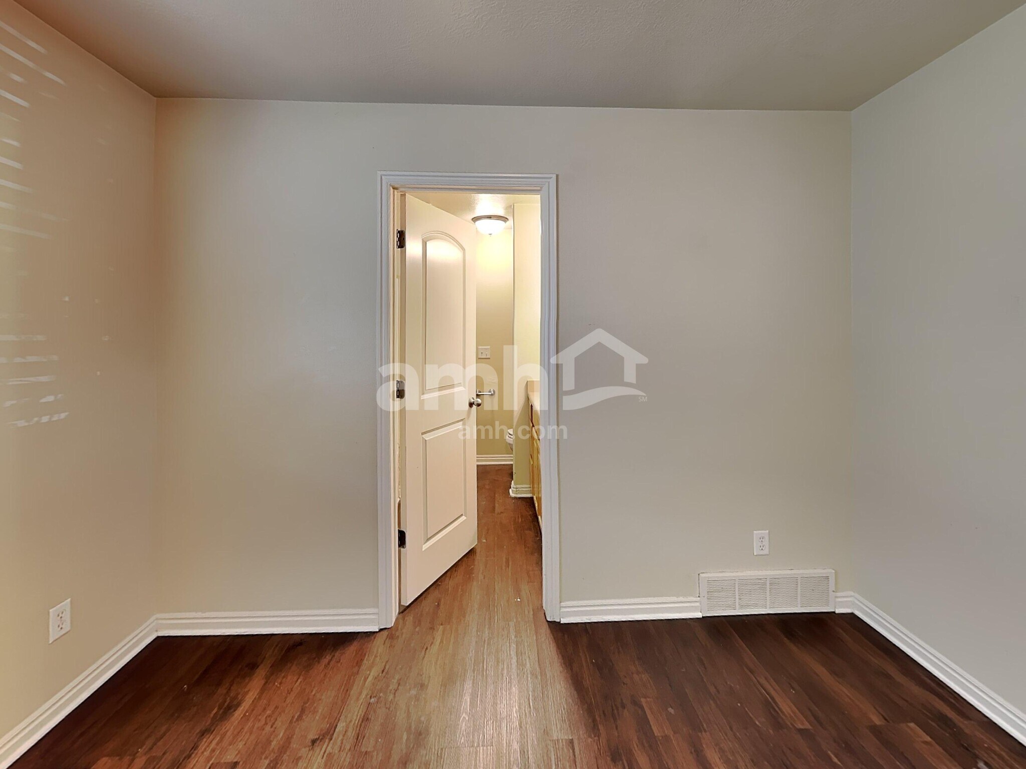 Building Photo - 1444 S 50 W