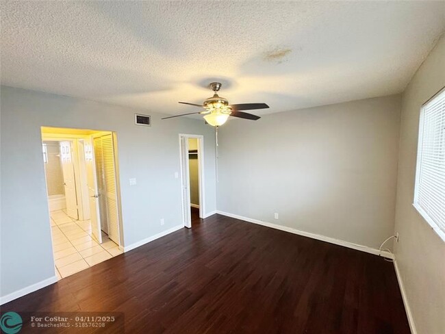 Building Photo - 1310 NW 43rd Ave