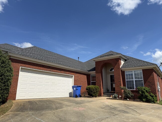 Building Photo - 650 Little Farm Rd