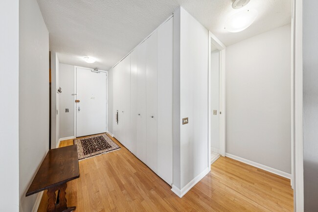 Building Photo - 405 N Wabash Ave