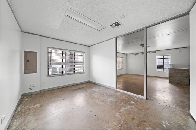 Building Photo - 1310 E 29th St