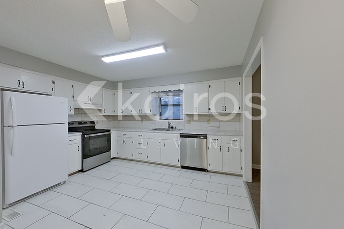 Building Photo - 5721 Old Hickory Rd