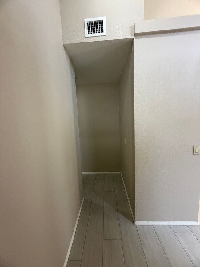 Building Photo - Newly Remodeled Glendale Home