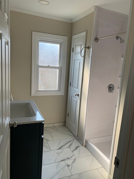 Building Photo - 111 Lincoln Ave