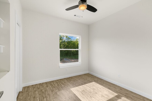 Building Photo - Brand New Townhomes 15 Minutes from Bentonville!