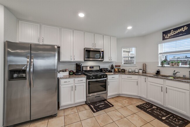Building Photo - 16502 Live Oak Canyon Dr
