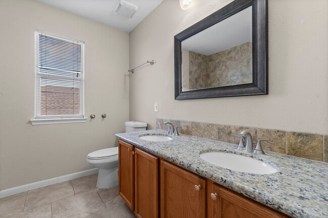 Building Photo - 511 Cypresswood Knoll