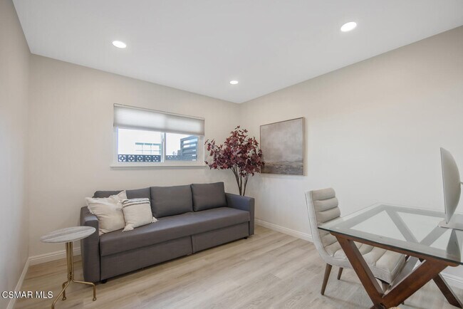 Building Photo - 1449 Norwich Ave