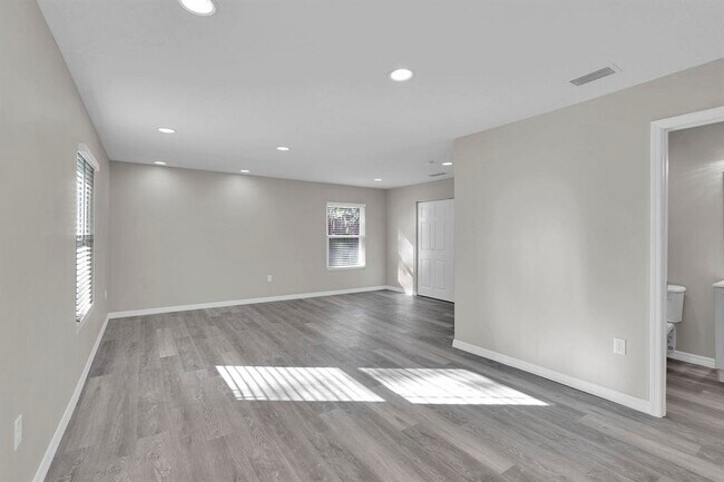 Building Photo - 855 S Holmes Blvd