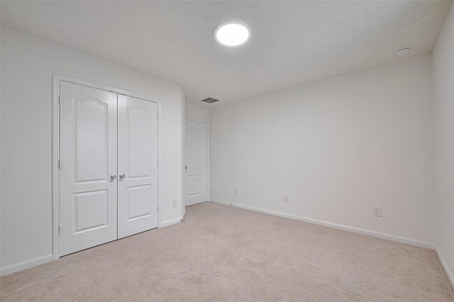 Building Photo - 5011 Pine Ridge Knoll Ct
