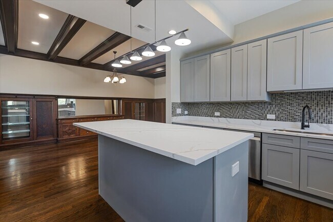 Building Photo - 442-444 E 48th St